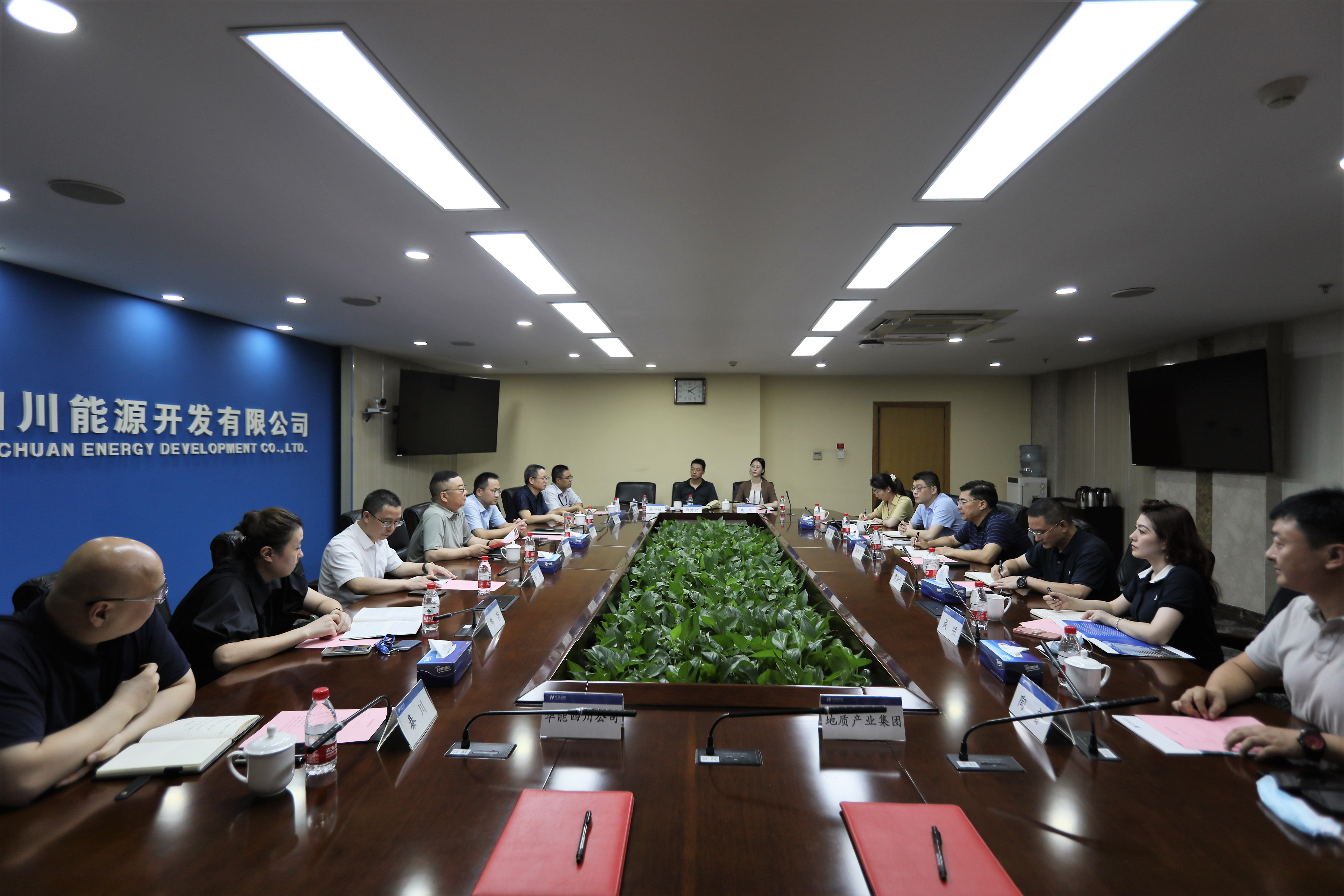 華能四川能源開(kāi)發(fā)有限公司與四川省地質(zhì)產(chǎn)業(yè)集團(tuán)有限公司 簽訂戰(zhàn)略合作協(xié)議
